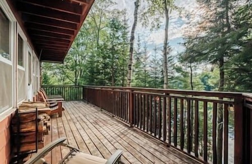 Faraday House | Charming Lakefront Cottage w/Hot Tub & Fire Pit, WiFi
