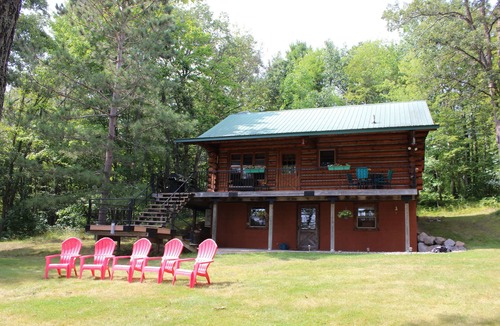 Emily Cabin | Charming Log Cabin on Beautiful Lake Butterfield