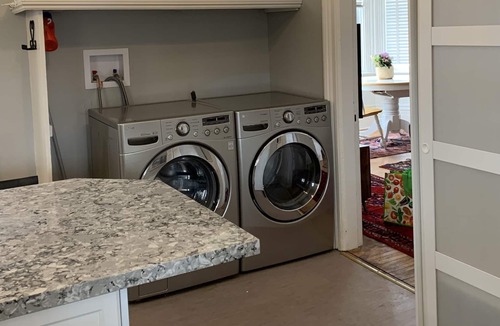 Thorndale Apartment | Charming Luxurious 3 Bedroom Apartment