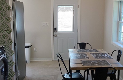 Port Dover Cottage | Charming Oasis Retreat
