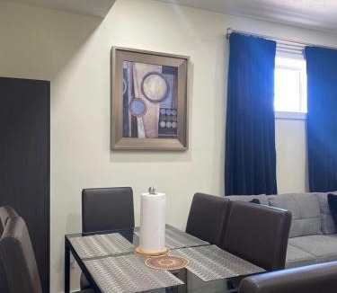 Calgary Apartment | Charming Oasis Tranquil Suite 8 min Airport, AC