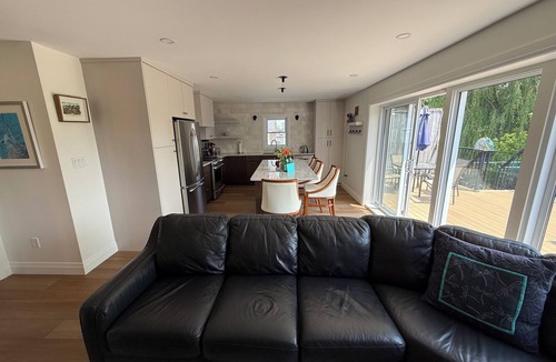 Grand Bend Apartment | Charming one-bedroom Ausable View apartment centrally located in Grand Bend.