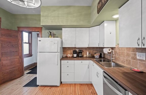 St. Paul House | Charming Parisian Retreat in St. Paul: 4BR/2 bath