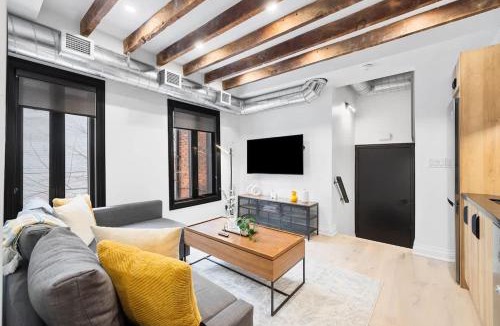 Parkdale Apartment | Charming Parkdale Apt Private Patio Sleeps 4