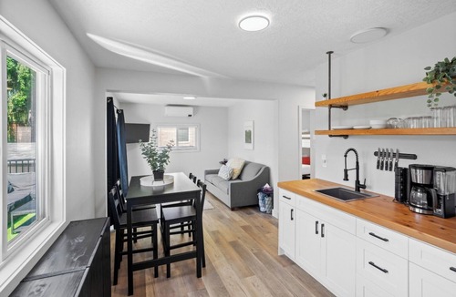 Lake Cowichan Hotel | Charming Riverside Suite | Kitchenette, BBQ, Dock