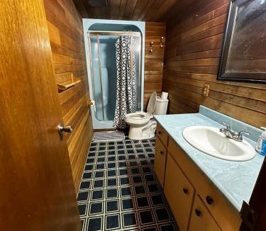 Brampton House | Charming Room In Brampton- 20 mins drive to airport, Plaza, Bus Stop at Walking Distance B4!