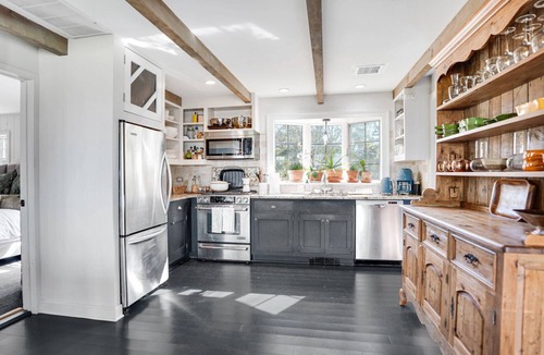 East Hampton House | Charming Waterfront Escape: A Chic East Hampton Cottage with Private Beach,.