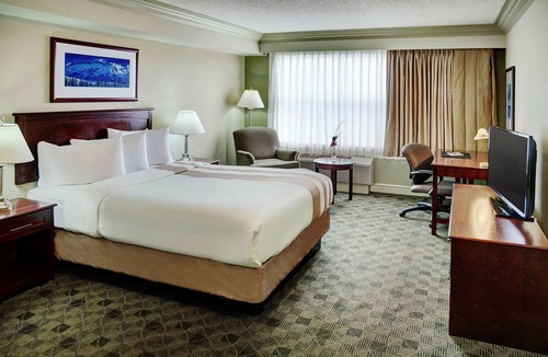 North Central Edmonton Hotel | Chateau Nova Kingsway