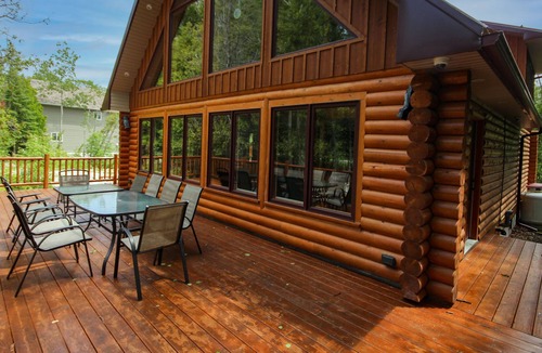 Tobermory Cottage | Check out The Bon Voyage Cottage right near the famous clear water of Tobermory.