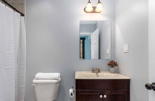 Durham Region House | Cheerful 1-Master Bedroom With Separate Entrance