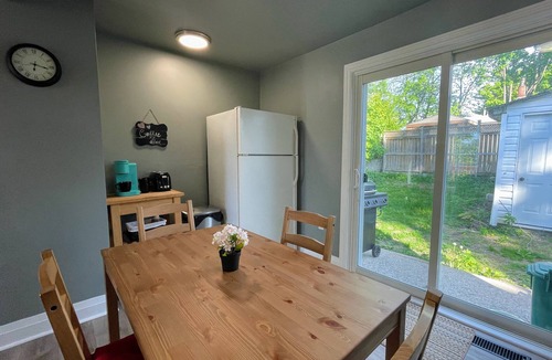 Midland Cottage | Cheerful 2-bedroom Cottage in Georgian Bay