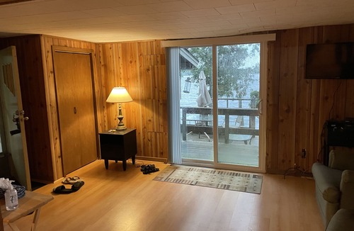 Stone Mills Cottage | Cheerful 2 bedroom (plus bunkie) cottage right on Beaver Lake