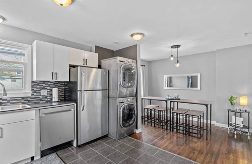 Bridgeview House | Cheerful Family Home 3 mins drive to UWindsor
