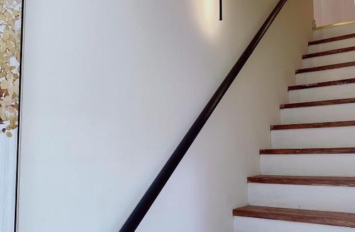 Minden Hills Resort | Cheerful rainforest cottage with free parking