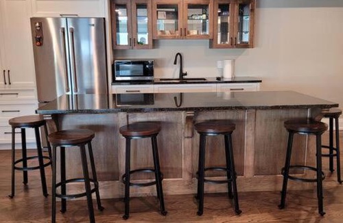 Selwyn House | Chemong Lake Waterfront Cottage☆privateboatlaunch