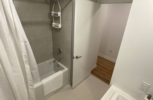 The Queensway Apartment | Chic 1-Bedroom Apartment for Short-Term Rental in Etobicoke! NEW!