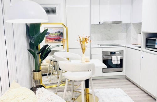 Vaughan Apartment | Chic 1-bedroom apartment in Vaughan with Free Parking + 15 mins close to Airport
