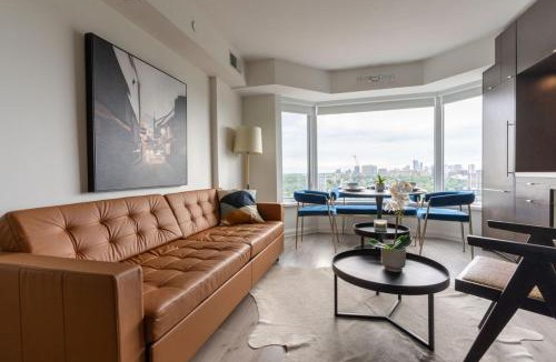 Bloor-Yorkville House | Chic 1BR plus Den Condo Near ROM and CN Tower