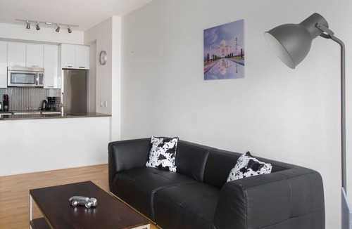Toronto Entertainment District Apartment | Chic 1BR with Pool near St. Andrew Subway Station