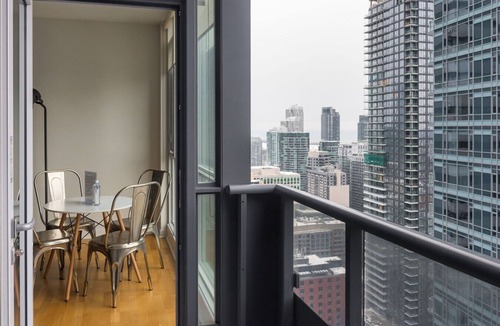 Toronto Entertainment District Apartment | Chic 1BR with Pool near St. Andrew Subway Station