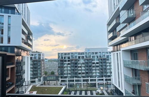 Markham Apartment | Chic 2-bedroom apartment room, free parking in Downtown Markham