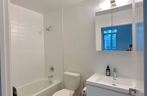 Markham Apartment | Chic 2-bedroom apartment room, free parking in Downtown Markham