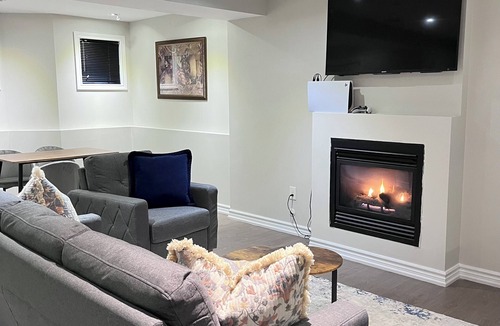 Durham Region Apartment | Chic 2-bedroom corporate apartment in enchanting Whitby with AC, WiFi