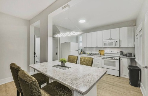 Durham Region Apartment | Chic 2-BR Urban Retreat | Near Beach| Free Parking