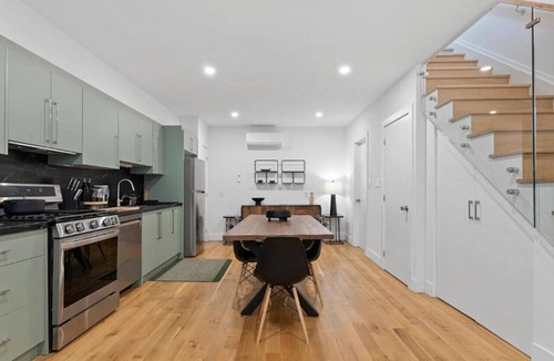 The Danforth Apartment | Chic 2BR Top-Floor Retreat w/Rooftop Near Subway