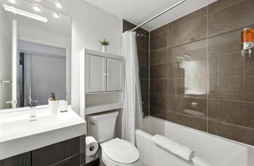 Garden District Apartment | Chic Downtown Studio Perfect Couple's Getaway