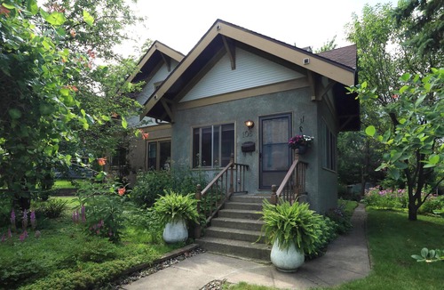 Buffalo House | Chic Family Home, Walk to Buffalo Lake & Breweries