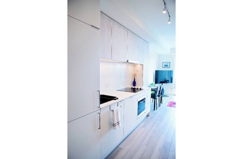 St. Lawrence Condo | Chic New Stylish Condo Near Financial District