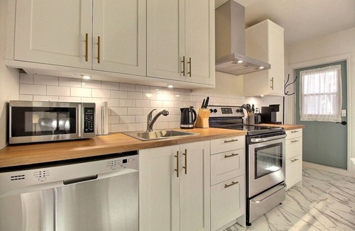 Sainte-Foy-Sillery-Cap-Rouge Apartment | Chic renovated apartment with parking