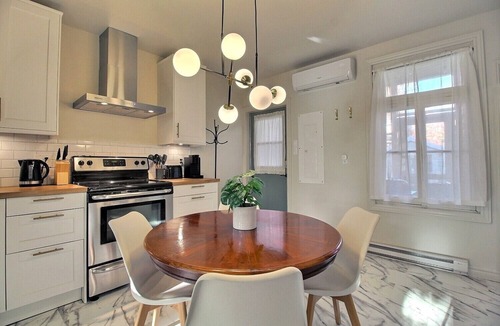 Sainte-Foy-Sillery-Cap-Rouge Apartment | Chic renovated apartment with parking