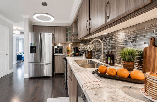Unionville House | Chic Spacious 3BR Renovated House Central Markham