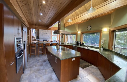 Algonquin Highlands Cottage | Chief’s Point - Luxury Property
