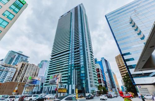 Toronto Entertainment District Apartment | CHOL Furnished Suites Heart of Downtown Toronto, 2 Beds, Free Parking, CN Tower View