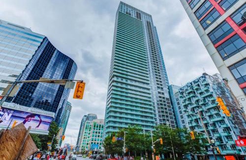 Toronto Entertainment District Apartment | CHOL Furnished Suites Heart of Downtown Toronto, 2 Beds, Free Parking, CN Tower View