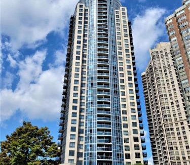 Downtown Mississauga Apartment | City Centre Lodge (Downtown)
