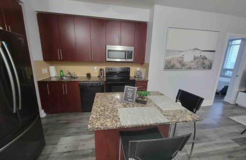 Downtown Mississauga Apartment | City Centre Lodge (Downtown)
