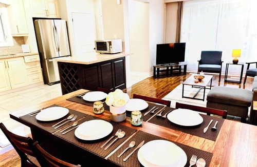 Woburn House | City Comfort Meets Nature – Walk to Lake & Trails