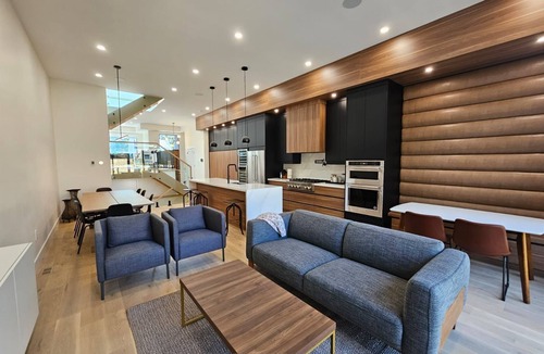 Old East York House | City Sanctuary: Stay & Unwind!