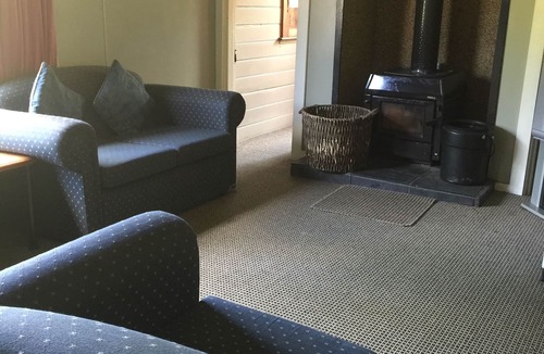 Reefton House | Classic 4 bed 3 bath Villa. Family/pet/group friendly. Fireplace lounge/wifi.