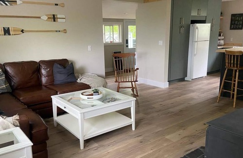 North Kawartha Cottage | Classic Cottage with Dock