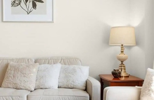 Hagersville House | Classy Home Near Beach & Airportnn