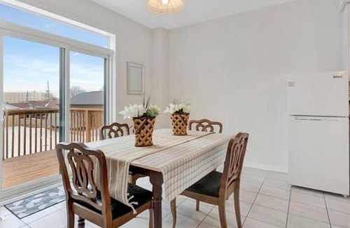 Hagersville House | Classy Home Near Beach & Airport