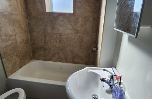 South Central Apartment | Clean 1 bedroom apartment