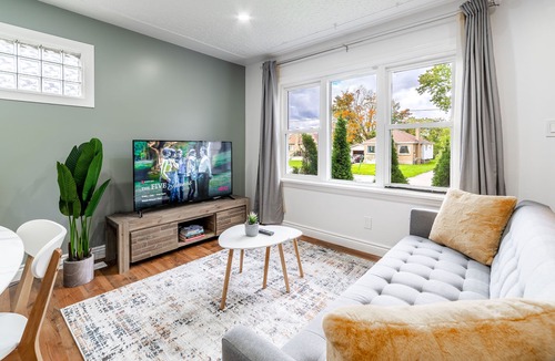 Argyle House | ⭐️Clean 5 bedroom home with 2 kitchens⭐️