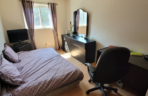 Scarborough House | Clean and cozy private room.