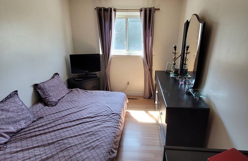 Scarborough House | Clean and cozy private room.